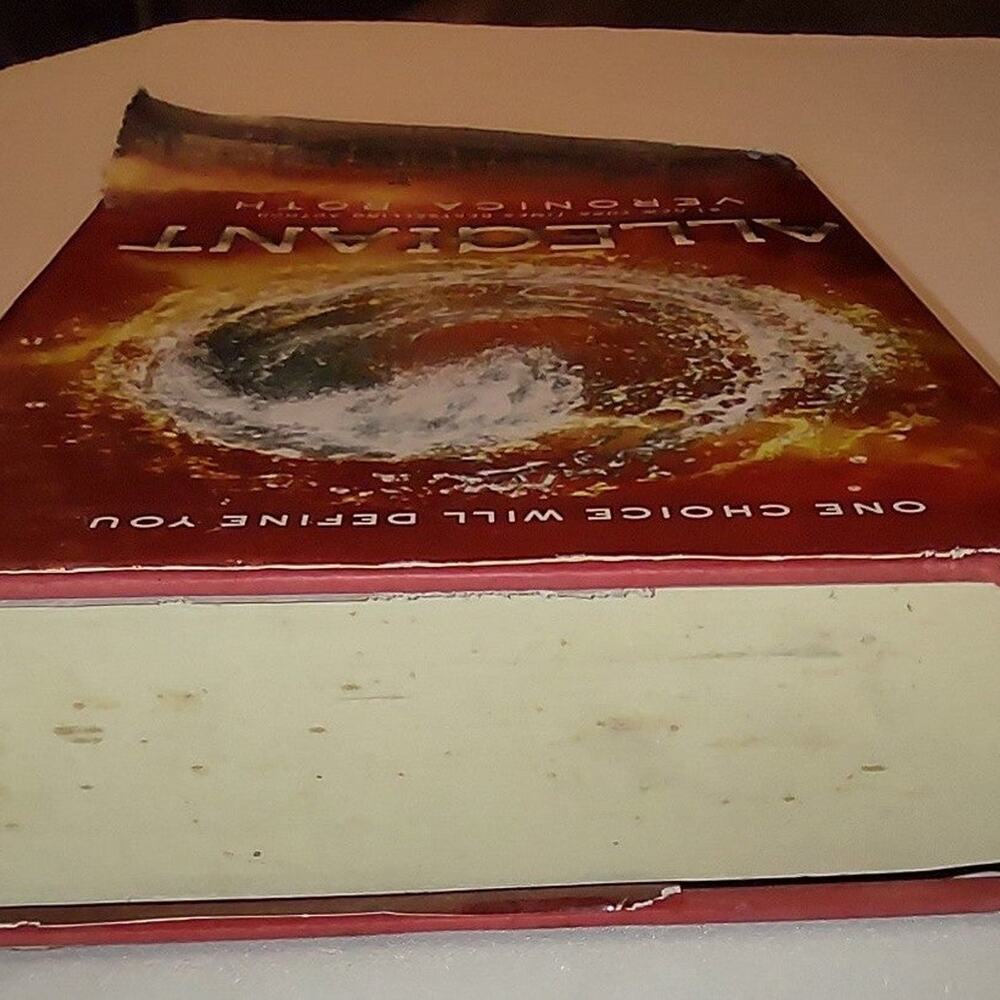 Allegiant by Veronica Roth hardback book - Picture 5 of 11